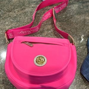 NWOT LILLY PULITZER GIAVANNA NEOPRENE HOT PINK CROSSBODY